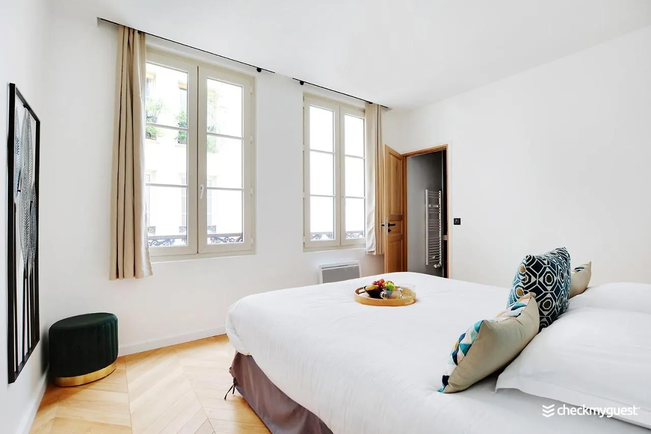 Cmg Residence Republique II - Rue Beranger Paris France