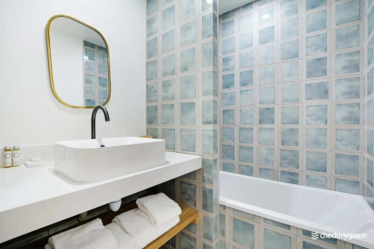Cmg Residence Republique II - Rue Beranger Paris France